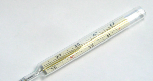 Povišana telesna temperatura – kako jo znižati? zbijanje telesne temperature